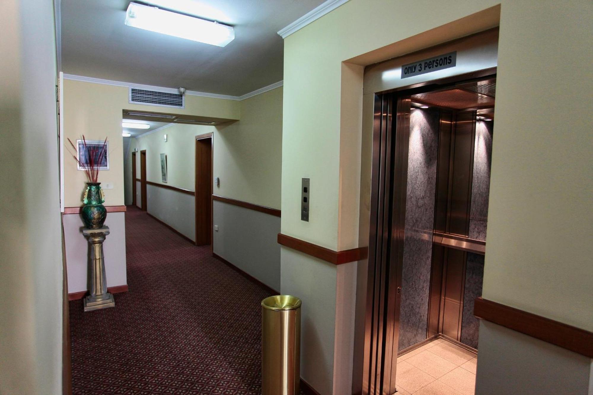 Hotel Regency Korce Bagian luar foto