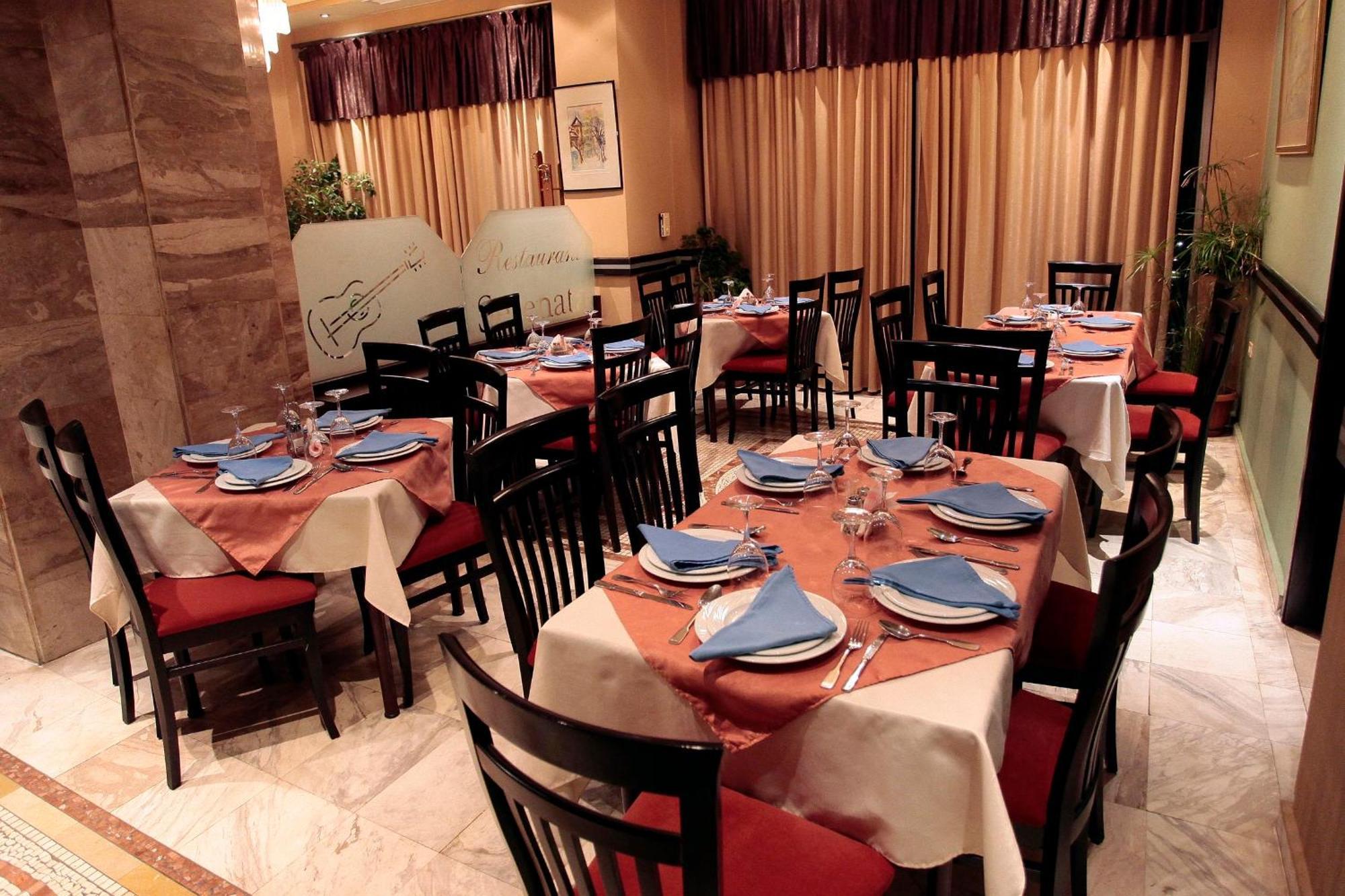 Hotel Regency Korce Bagian luar foto