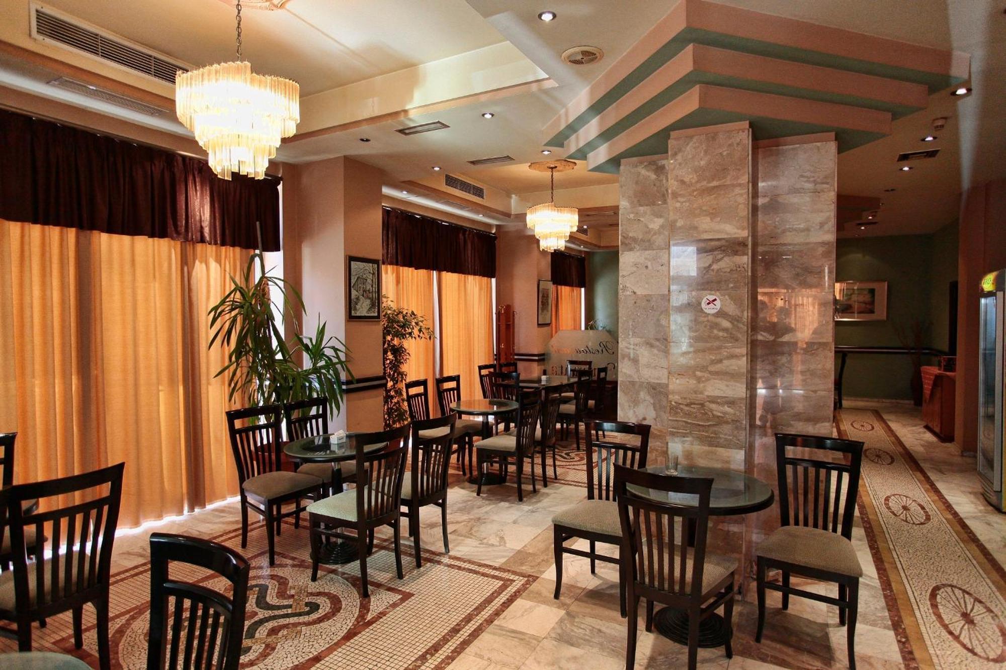 Hotel Regency Korce Bagian luar foto