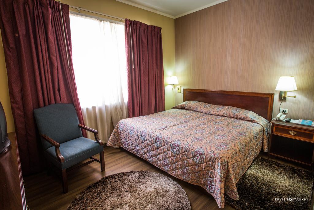 Hotel Regency Korce Bagian luar foto