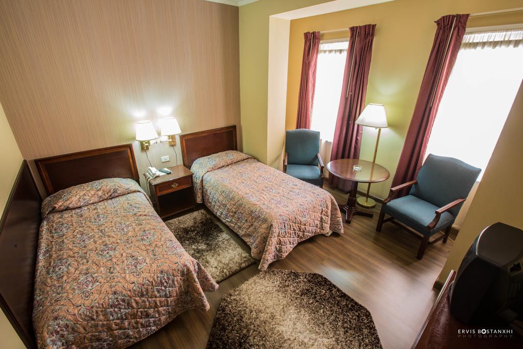 Hotel Regency Korce Bagian luar foto