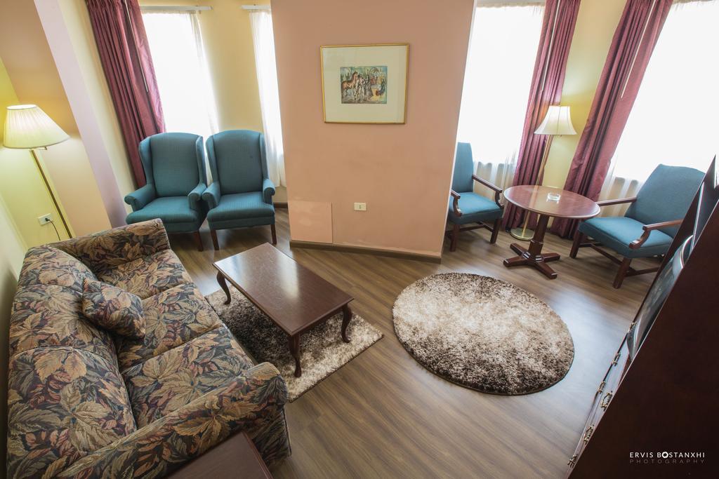 Hotel Regency Korce Bagian luar foto